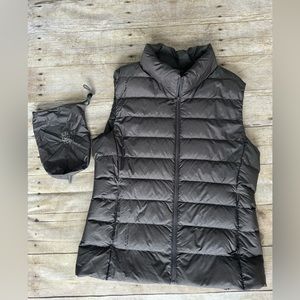 Women’s silver gray Uniqlo Ultra Light Down Vest XS - Like New